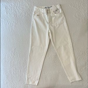 Women’s white Zara jeans. “Mom Fit”